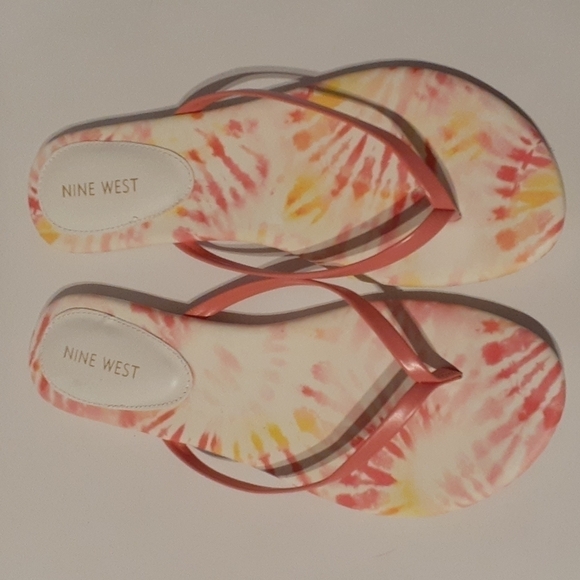 Nine West Women's Shoes Pink Yellow Tie Dye Flat Thong Flip Flops Sandels Size 9 - Picture 2 of 7